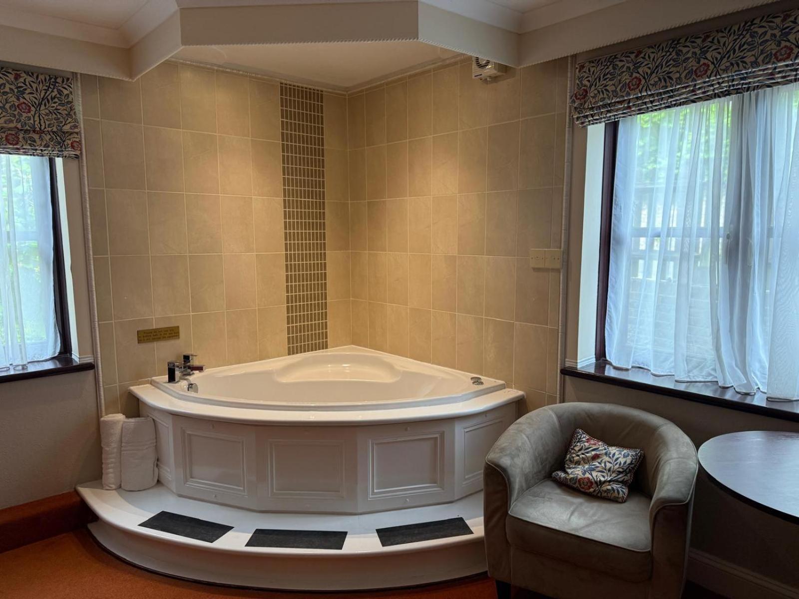 Western Old Tollgate Hotel 3*