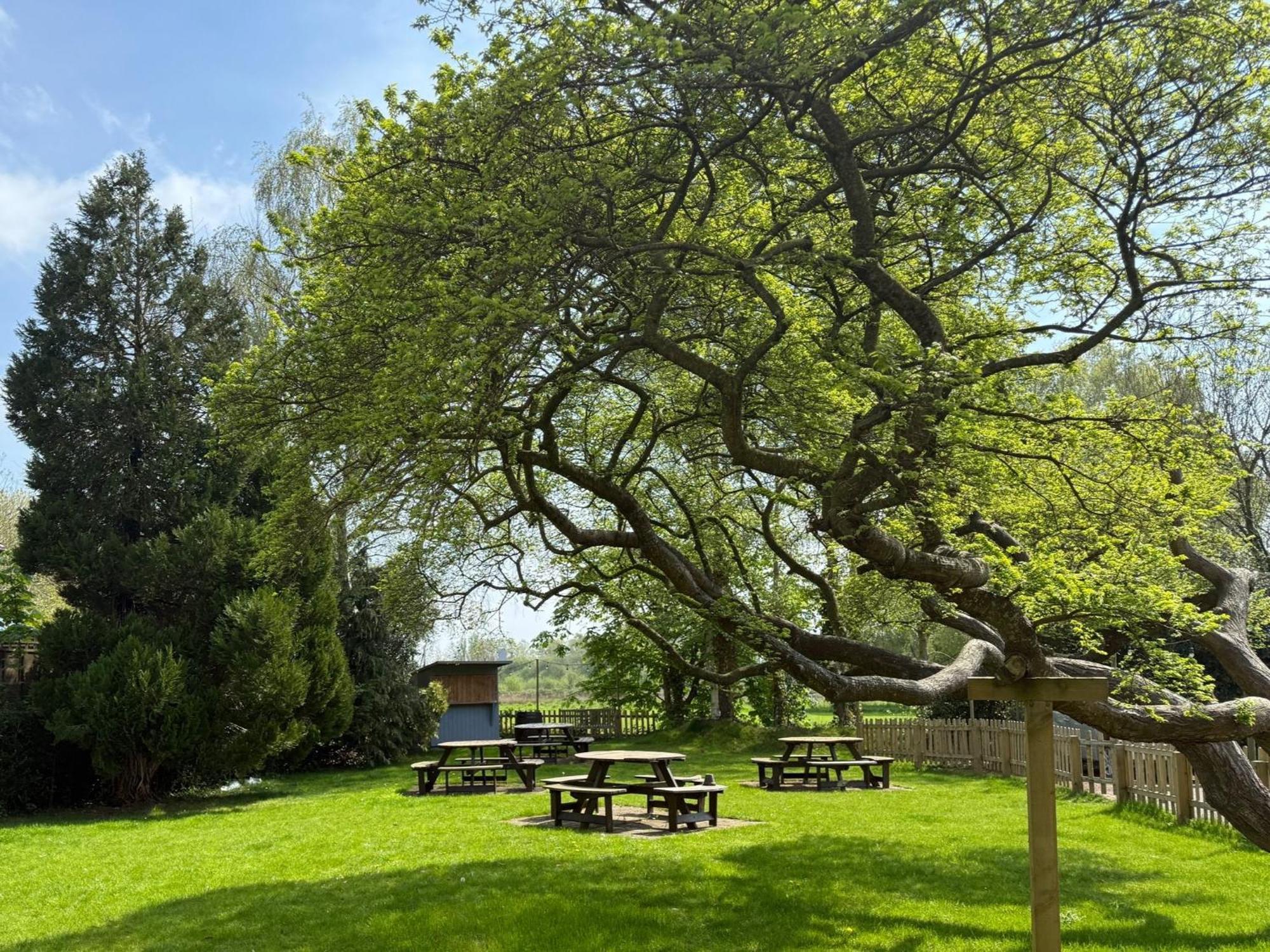 Western Old Tollgate Hotel 3*
